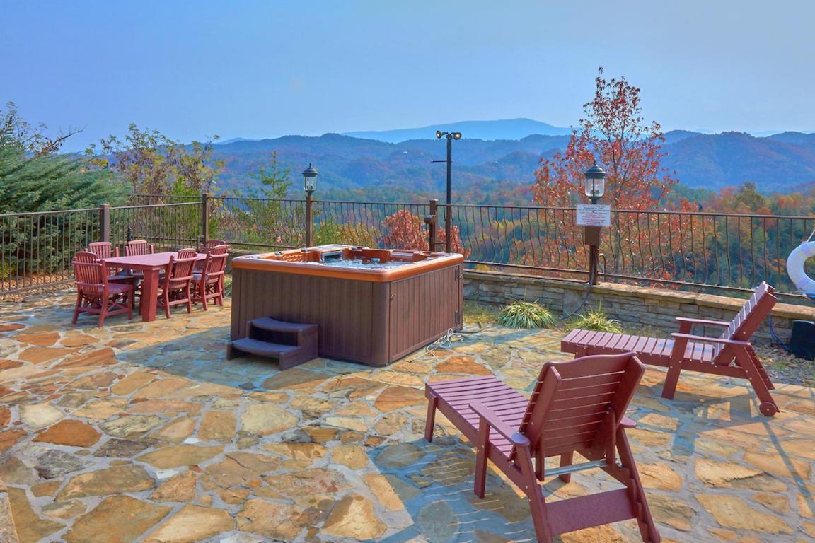 Journey's End, 5 Bedrooms, Sleeps 12, Private Outdoor Pool, Theater, Sauna Sevierville Buitenkant foto