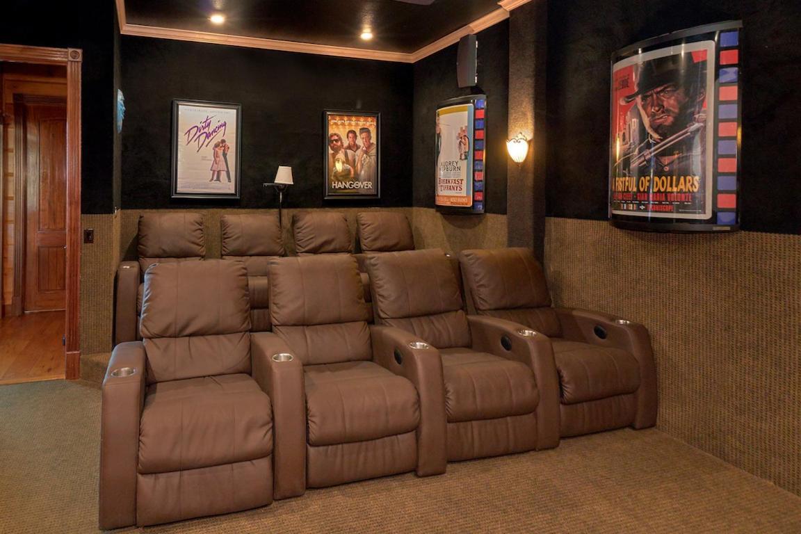 Journey's End, 5 Bedrooms, Sleeps 12, Private Outdoor Pool, Theater, Sauna Sevierville Buitenkant foto