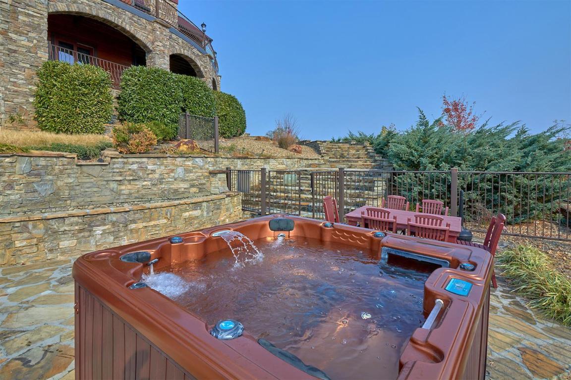 Journey's End, 5 Bedrooms, Sleeps 12, Private Outdoor Pool, Theater, Sauna Sevierville Buitenkant foto