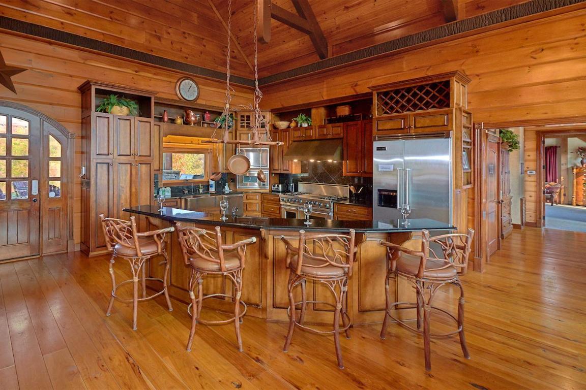 Journey's End, 5 Bedrooms, Sleeps 12, Private Outdoor Pool, Theater, Sauna Sevierville Buitenkant foto