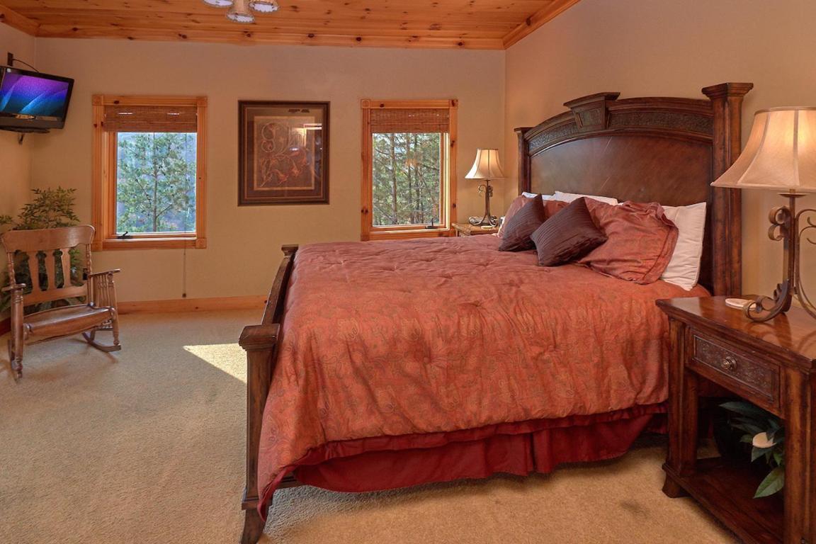Journey's End, 5 Bedrooms, Sleeps 12, Private Outdoor Pool, Theater, Sauna Sevierville Buitenkant foto