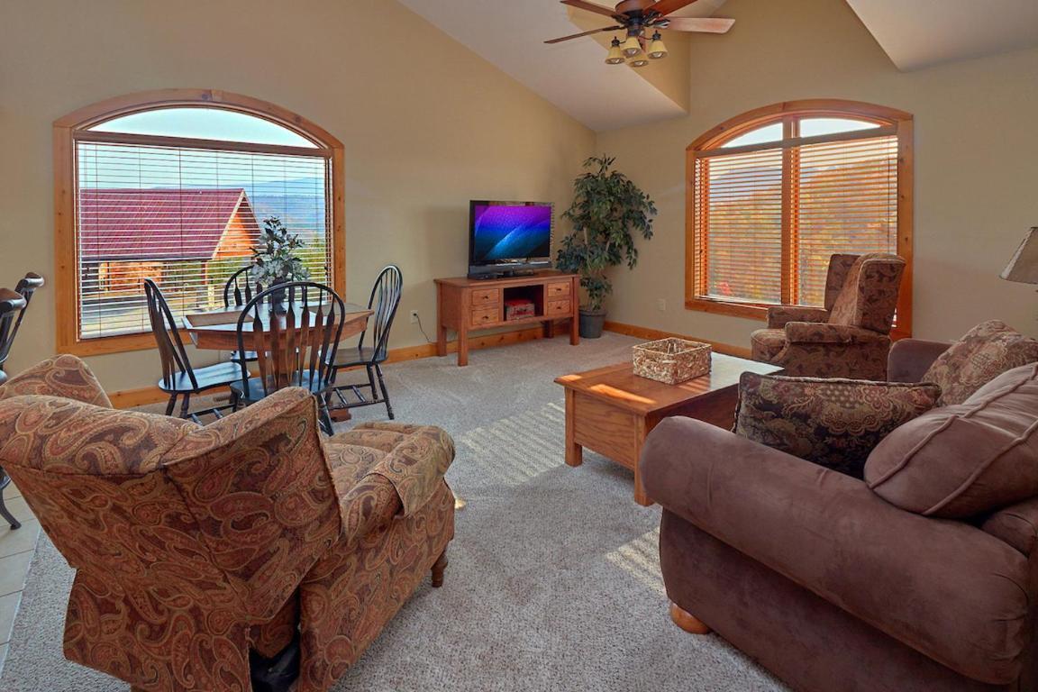 Journey's End, 5 Bedrooms, Sleeps 12, Private Outdoor Pool, Theater, Sauna Sevierville Buitenkant foto