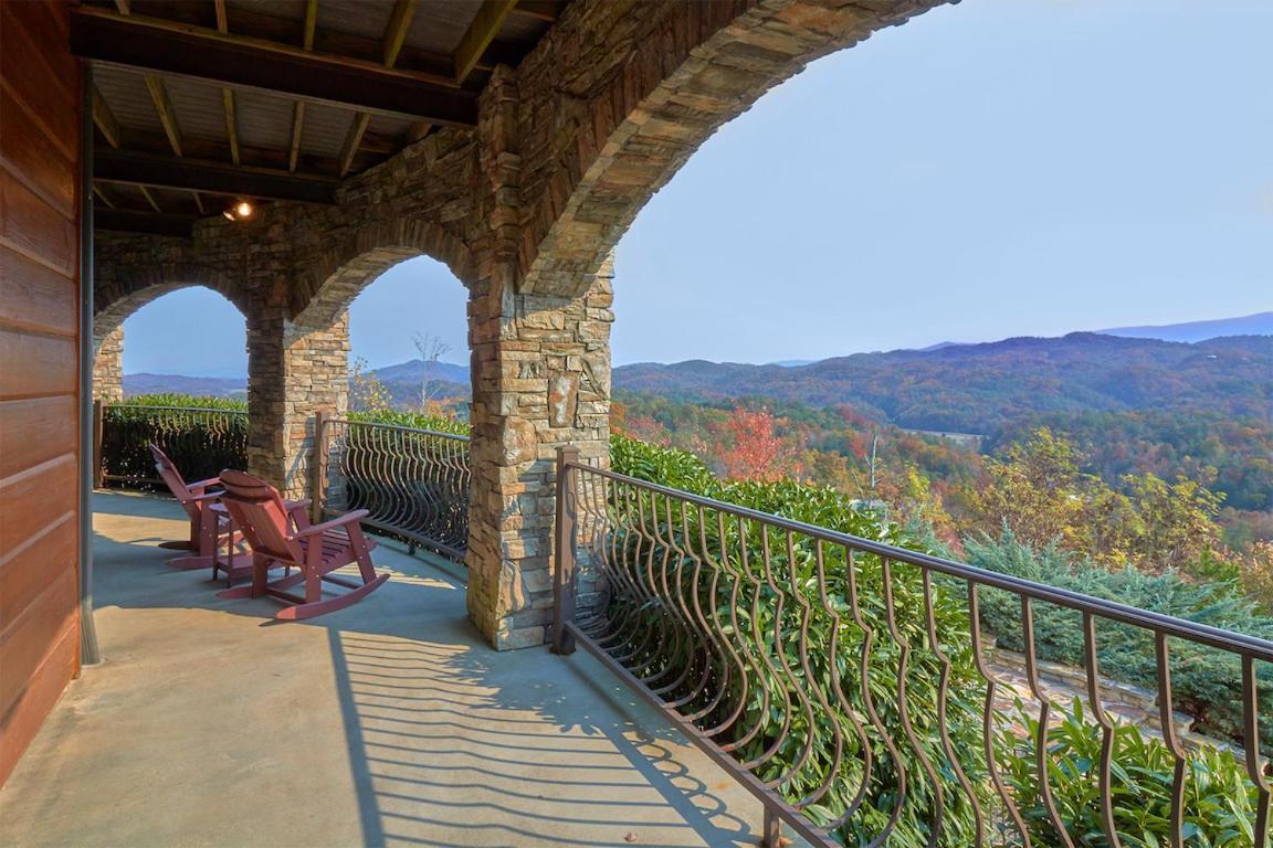 Journey's End, 5 Bedrooms, Sleeps 12, Private Outdoor Pool, Theater, Sauna Sevierville Buitenkant foto