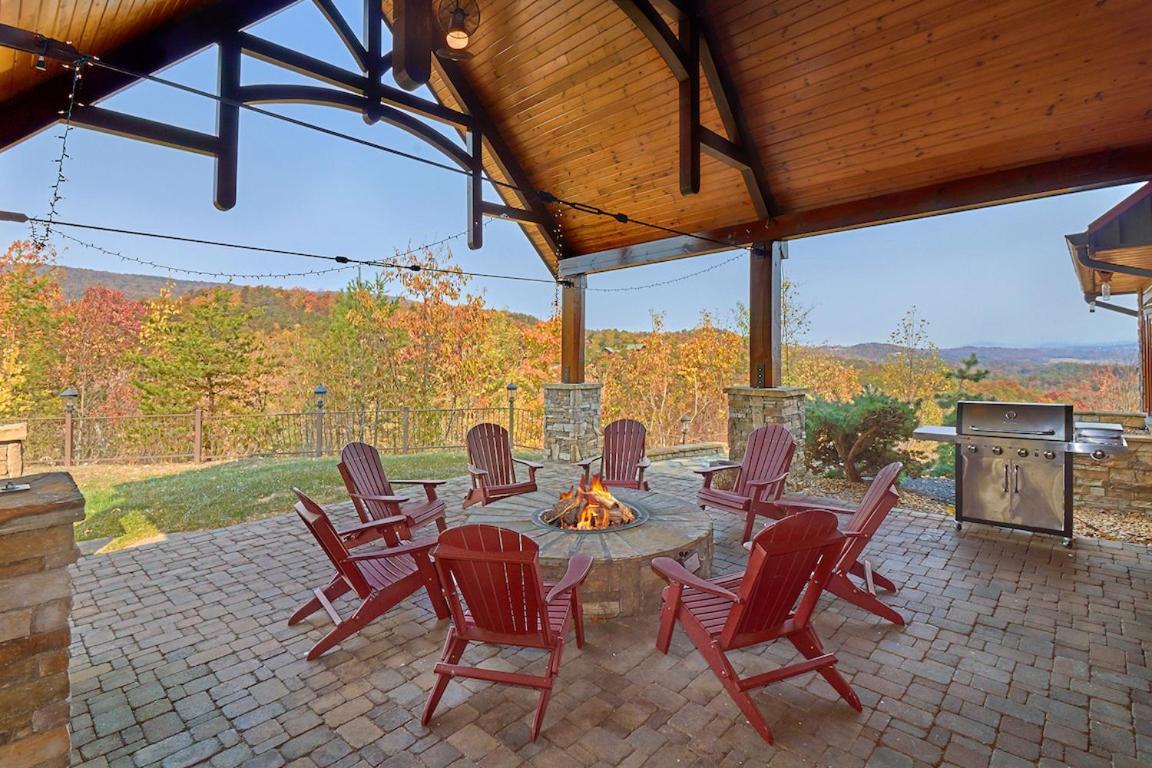 Journey's End, 5 Bedrooms, Sleeps 12, Private Outdoor Pool, Theater, Sauna Sevierville Buitenkant foto