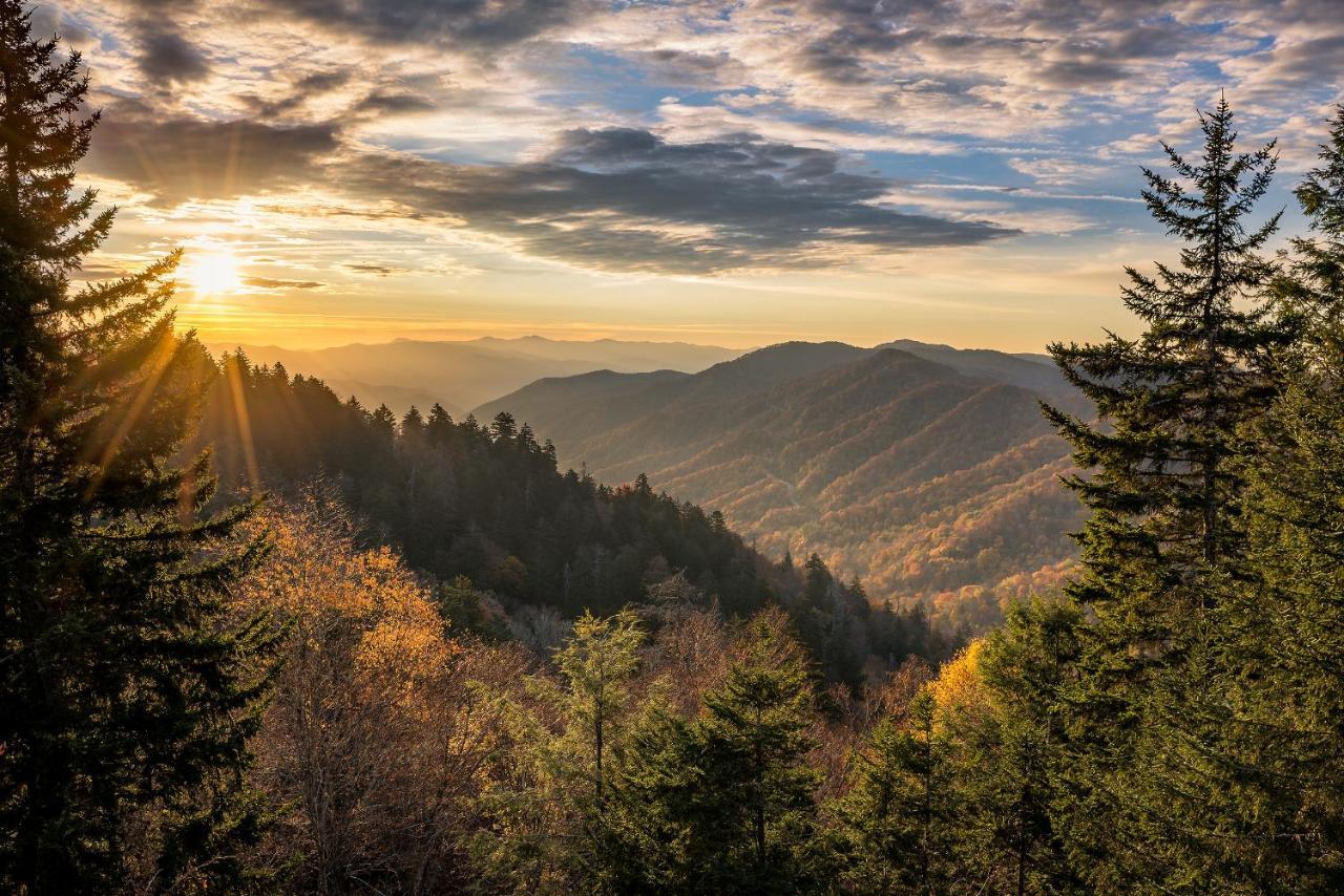 Journey's End, 5 Bedrooms, Sleeps 12, Private Outdoor Pool, Theater, Sauna Sevierville Buitenkant foto